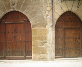 Puente la reina doors